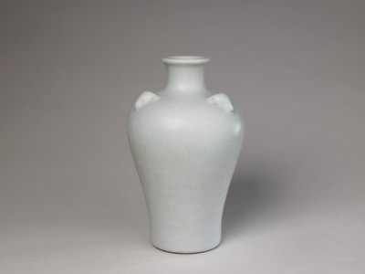 图片[1]-Qianlong style imitation Ru glaze Sanyang plum vase-China Archive